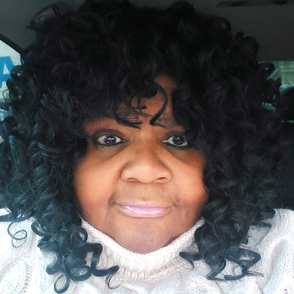 Meet your Posher, Robbin - Picture 2 of 3